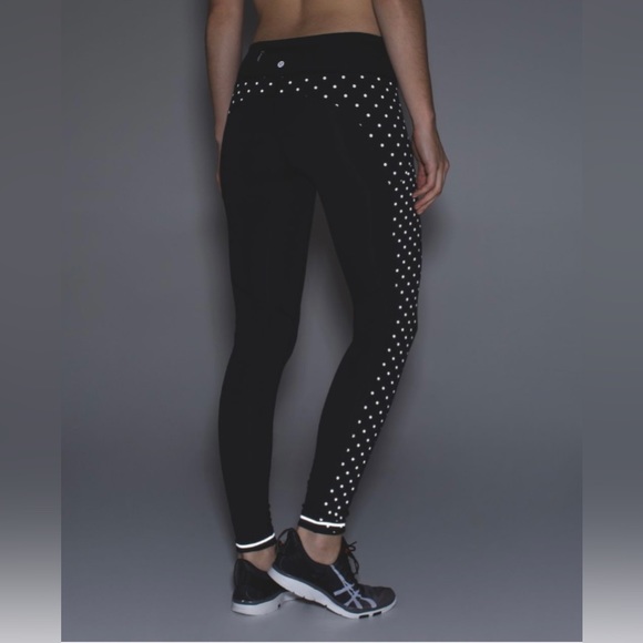 Lululemon Rare Speed Tight IV (Brushed) Reflective Silver Sequin EUC Size - 6 - Picture 5 of 13
